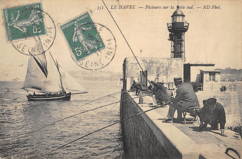 Carte postale ancienne Le Havre Pecheurs Sur La Jetee Sud à Eu