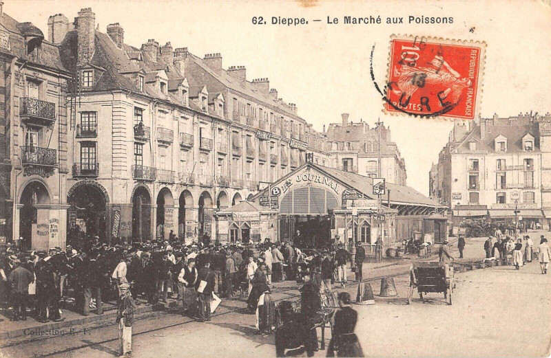Carte postale ancienne Dieppe Le Marche Aux Poissons à Dieppe