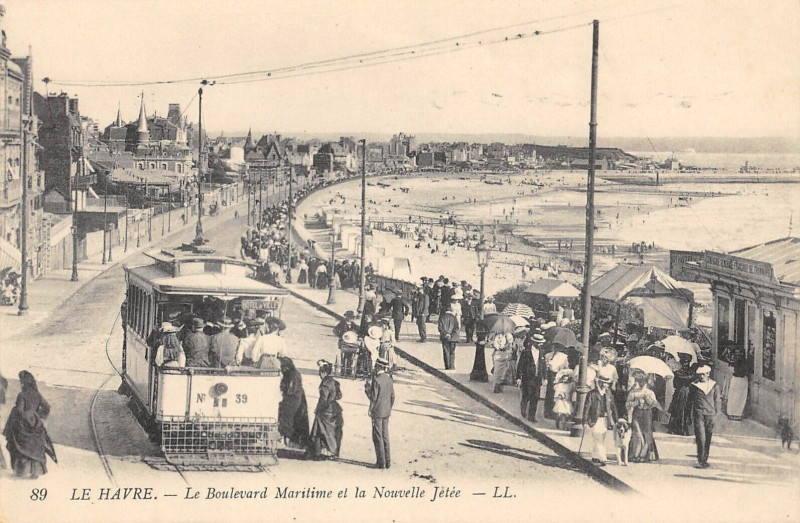 Carte postale ancienne Le Havre Le Boulevard Maritime Tramway au Havre