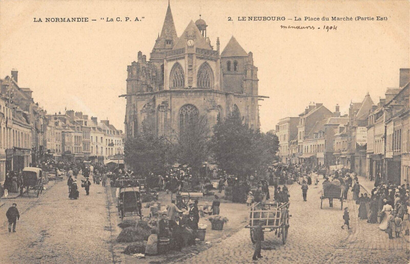 Carte postale ancienne Le Neubourg La Place Du Marche Partie Est au Neubourg