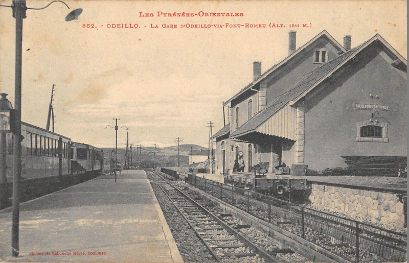 Carte postale ancienne Odeillo La Gare D'Odeillo Via Font Romeu (Train à Llo