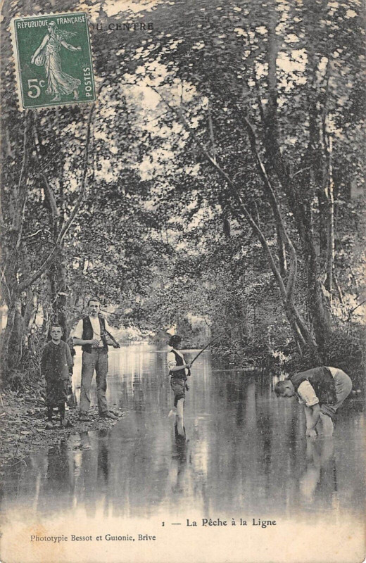 Carte postale ancienne Scenes Du Centre Peche A La Ligne