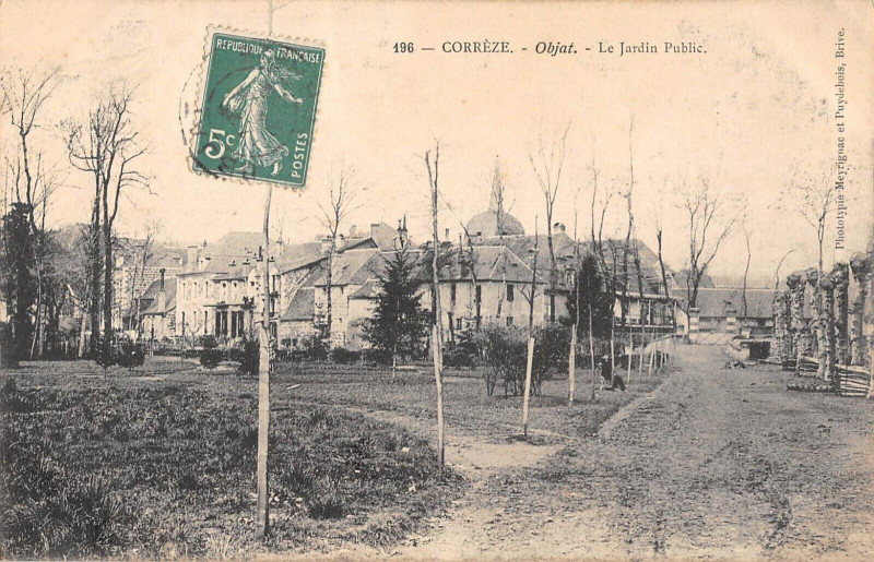 Carte postale ancienne Objat Le Jardin Public au Jardin