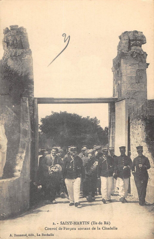 Carte postale ancienne Ile De Re Saint-Martin Convoi De Forcats Sortant De La Citadelle