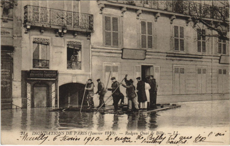 Carte postale ancienne Inondations de Paris (Janvier 1910) - Radeau Quai de Billy à Paris 16e