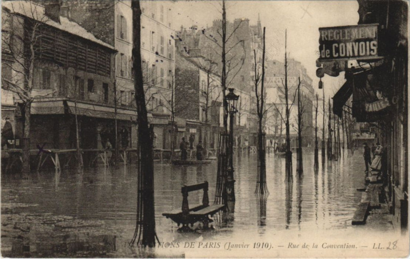 Carte postale ancienne Inondation de Paris (Janvier 1910) - Rue de la Convention à Paris 15e