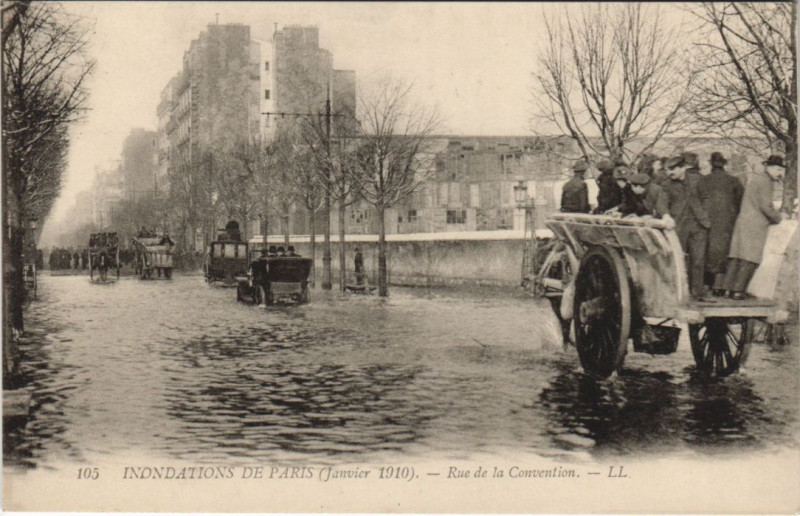 Carte postale ancienne Inondation de Paris (Janvier 1910) - Rue de la Convention à Paris 15e