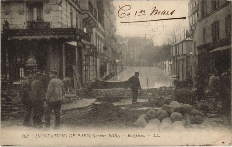 Carte postale ancienne Inondations de Paris - Rue Gros à Paris 16e