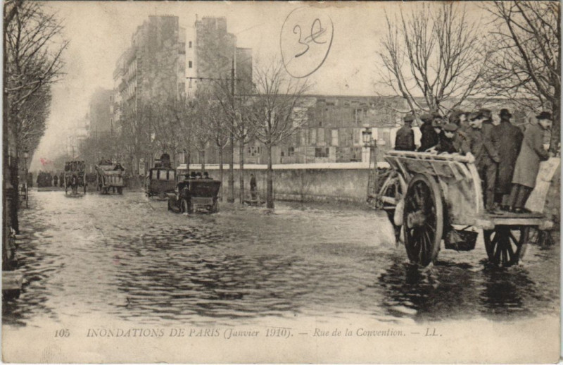 Carte postale ancienne Inondation de Paris (Janvier 1910) - Rue de la Convention à Paris 15e