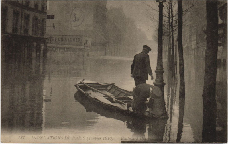 Carte postale ancienne Inondation de Paris (Janvier 1910) - Boulevard Diderot à Paris 12e