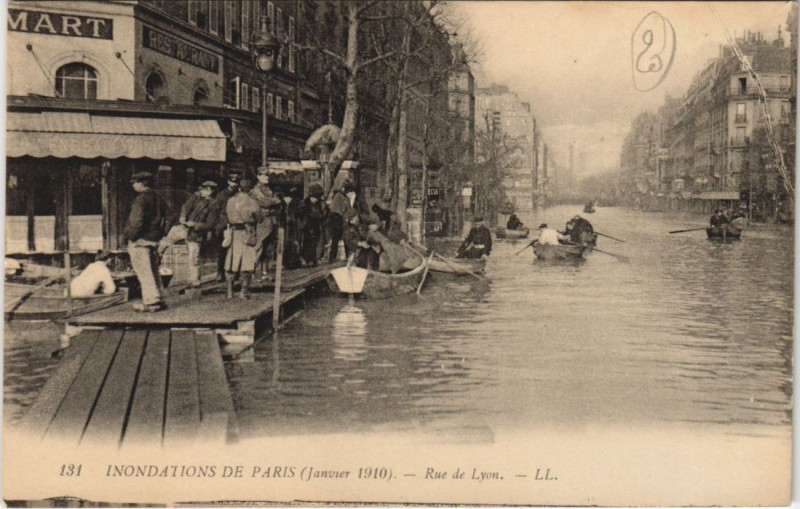 Carte postale ancienne Inondations de Paris (Janvier 1910) - Rue de Lyon à Paris 12e