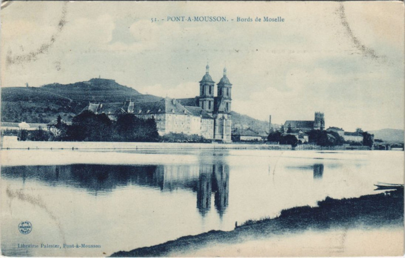 Carte postale ancienne Pont-A-Mousson Bords de Moselle à Mousson