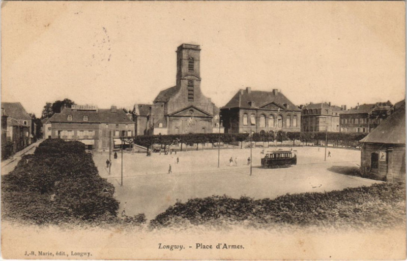 Carte postale ancienne Longwy Place d'Armes à Longwy