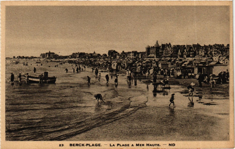 Carte postale ancienne Berck Plage La Plage a Mer haute à Berck