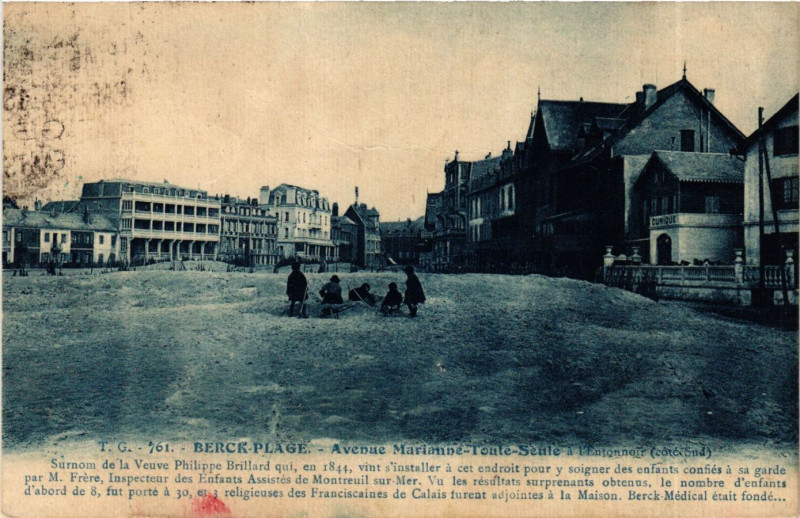 Carte postale ancienne Berck Plage Avenue Marianne Toute Seule à Berck