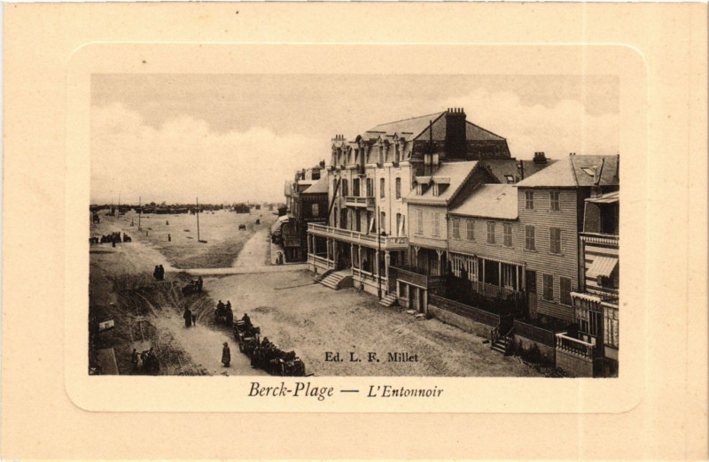 Carte postale ancienne Berck Plage Entonnoir à Berck