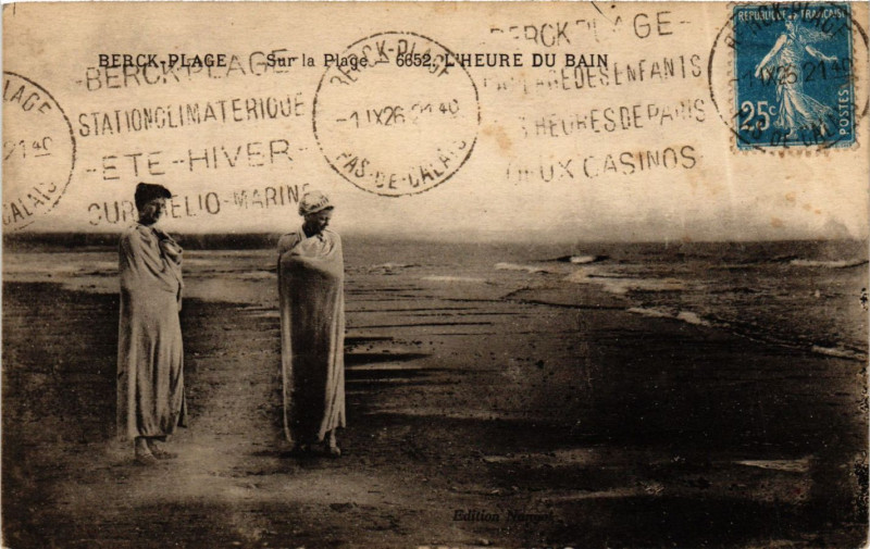 Carte postale ancienne Berck Plage sur la plage,Heure du bain à Berck