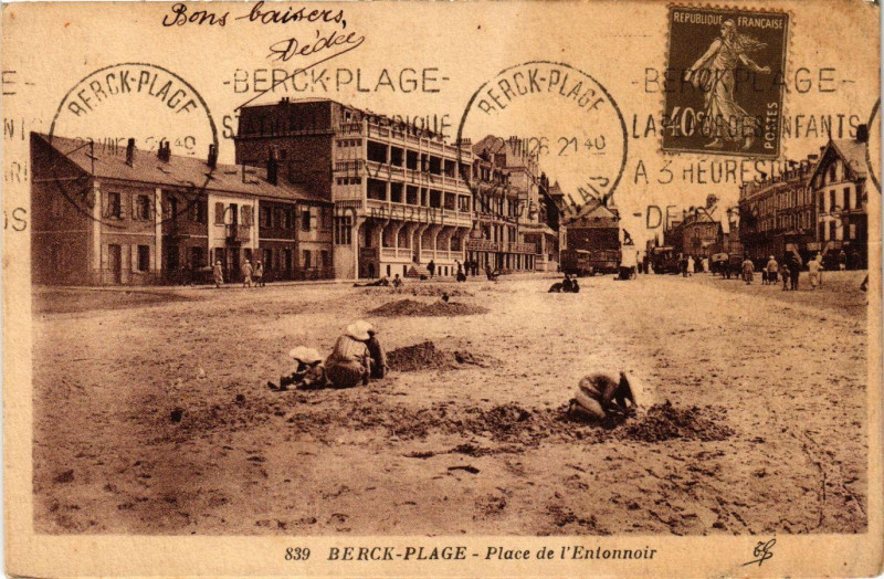 Carte postale ancienne Berck Plage Place de l'Entonnoir à Berck
