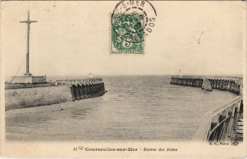 Carte postale ancienne Courseulles-sur-Mer Entree des Jetees à Courseulles-sur-Mer
