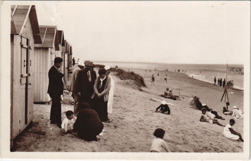 Carte postale ancienne Merville-Franceville-Plage La Plage - Les Jeux d'Enfants à Merville-Franceville-Plage
