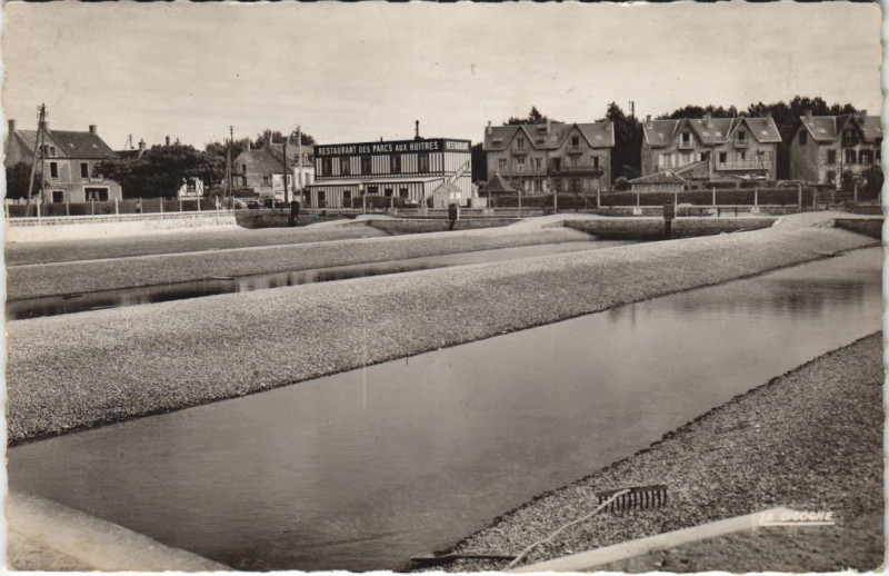 Carte postale ancienne Courseulles-sur-Mer Les Parcs a Huitres à Courseulles-sur-Mer