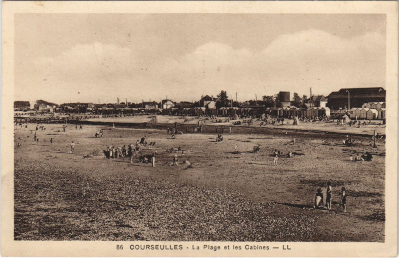 Carte postale ancienne Courseulles-sur-Mer La Plage et les Cabines à Courseulles-sur-Mer