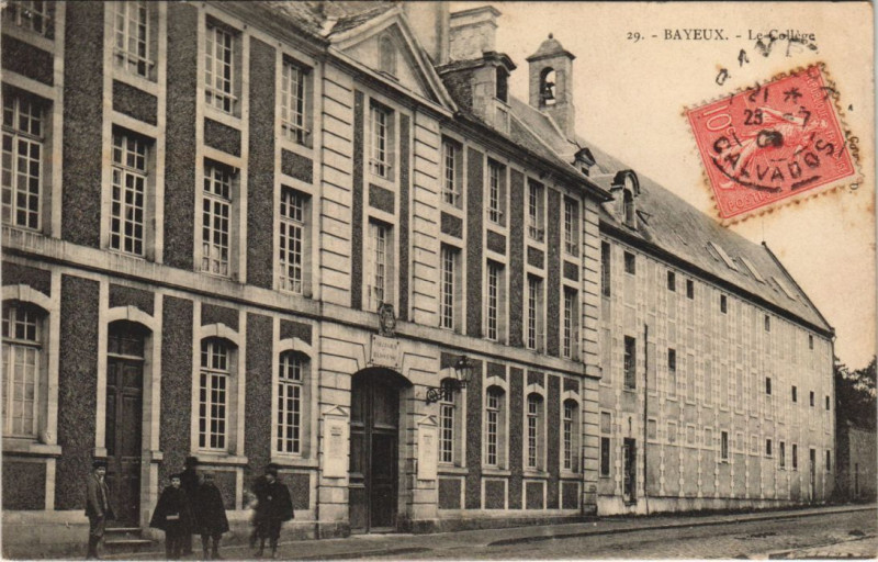 Carte postale ancienne Bayeux Le College à Bayeux
