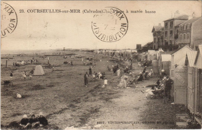 Carte postale ancienne Courseulles-sur-Mer Plage a Maree Basse à Courseulles-sur-Mer