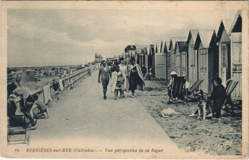Carte postale ancienne Bernieres-sur-Mer Vue Perspective de la Digue