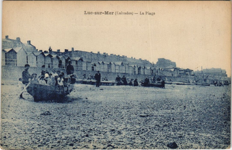 Carte postale ancienne Luc-sur-Mer La Plage à Luc-sur-Mer