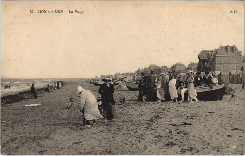 Carte postale ancienne Lion-sur-Mer La Plage à Lion-sur-Mer