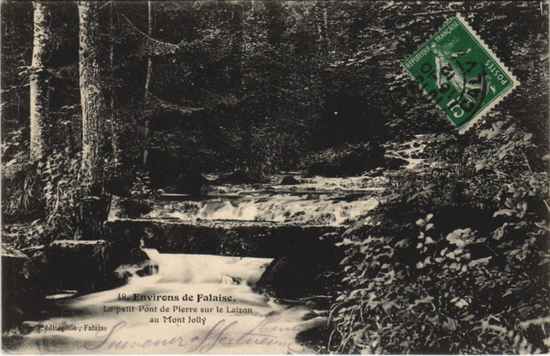 Carte postale ancienne Falaise Env - Le Petit Pont de Pierre sur le Laizon au Mont Jolly à Falaise