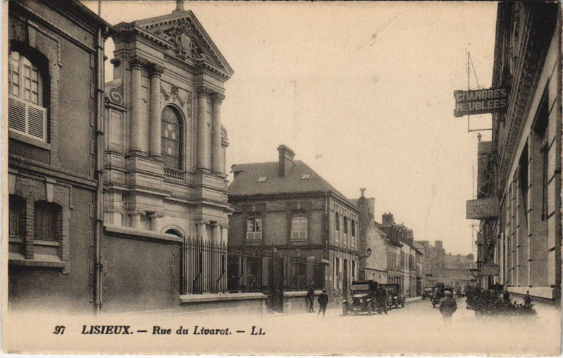 Carte postale ancienne Lisieux Rue du Livarot à Lisieux