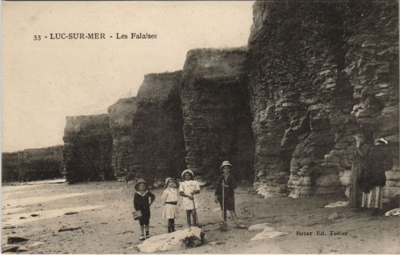 Carte postale ancienne Les Falaises à Luc-sur-Mer