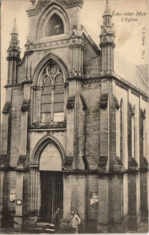 Carte postale ancienne Luc-sur-Mer L'Eglise à Luc-sur-Mer