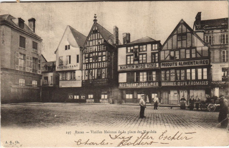 Carte postale ancienne Reims Vieilles maisons place des Marches à Reims