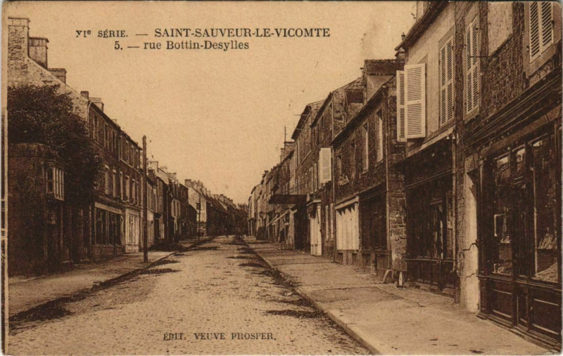 Carte postale ancienne Saint-Sauveur-le-Vicomte rue Bottin Desylles
