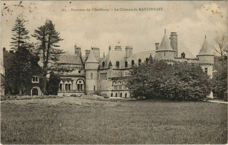 Carte postale ancienne Env. de Cherbourg Le Chateau de Martinvast à Martinvast