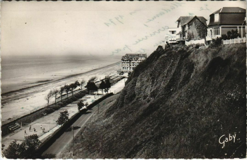 Carte postale ancienne Donville les Bains Panorama sur la Cote Plage et Jeux à Donville-les-Bains