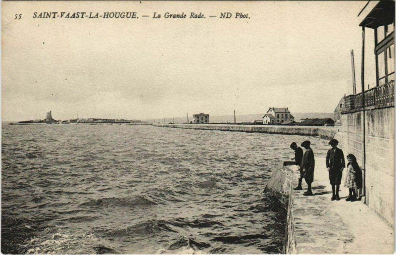 Carte postale ancienne Saint-Vaast-la-Hougue La Grande Rade