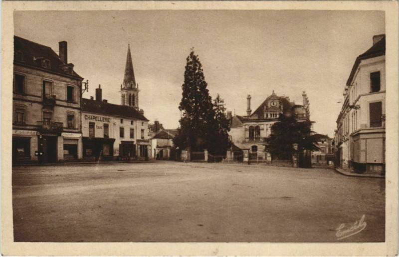 Carte postale ancienne Vihiers Place du Champ de foire