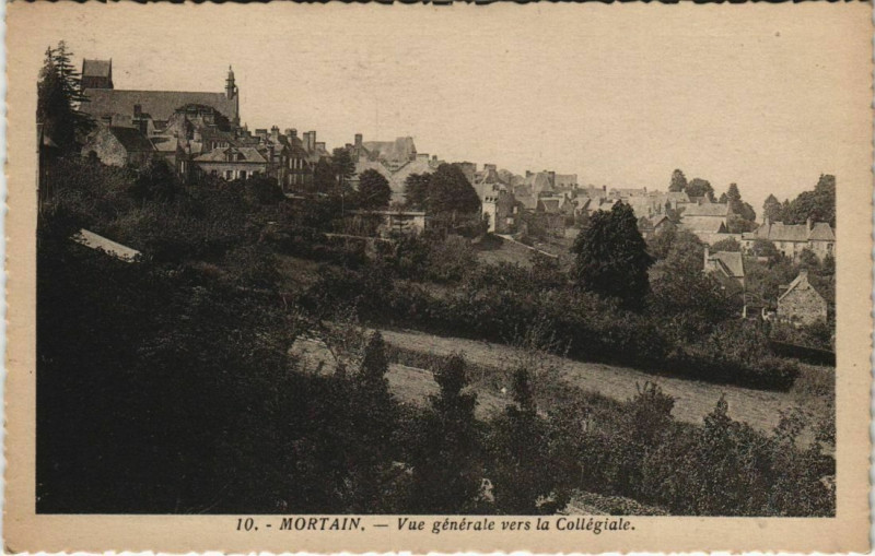 Carte postale ancienne Mortain Vue générale Vers la Collegiale à Ver