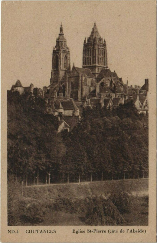 Carte postale ancienne Coutances Eglise Saint-Pierre (cote de l'Abside) à Coutances