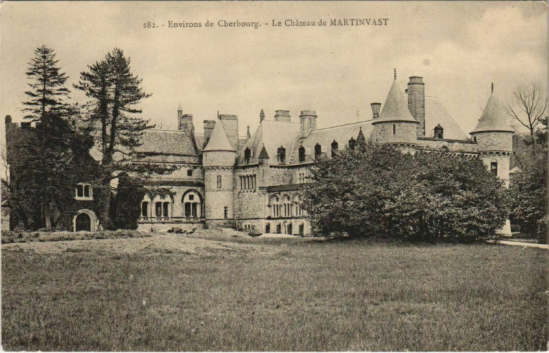 Carte postale ancienne Env. de Cherbourg Le Chateau de Martinvast à Martinvast