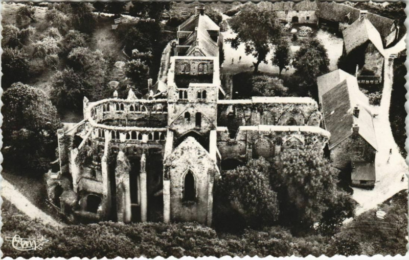 Carte postale ancienne Hambye Vue aerienne de l'Abbaye à Hambye