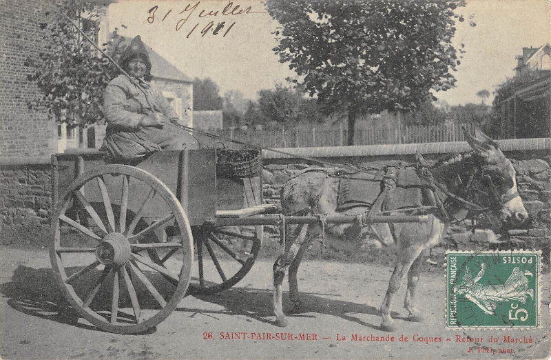 Carte postale ancienne Saint Pair Sur Mer La Marchande De Coques Retour Du Marche à Saint-Pair-sur-Mer