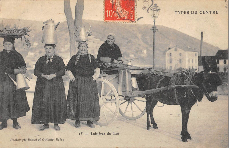 Carte postale ancienne Types Du Centre Laitieres Du Lot