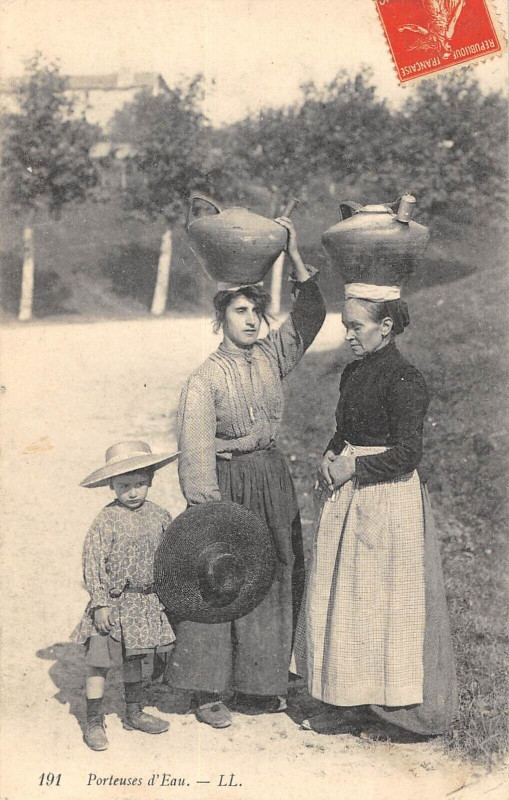Carte postale ancienne Porteuses D'Eau