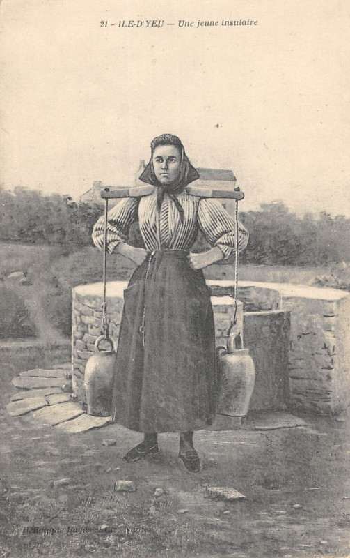 Carte postale ancienne Ile D'Yeu Une Jeune Insulaire