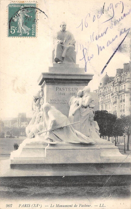 Carte postale ancienne Le Monument de Pasteur à Paris 15e